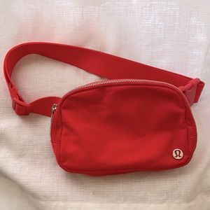 Lululemon Everywhere Belt Bag